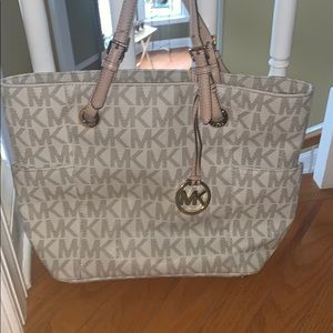 Michael Kors handbag 👜